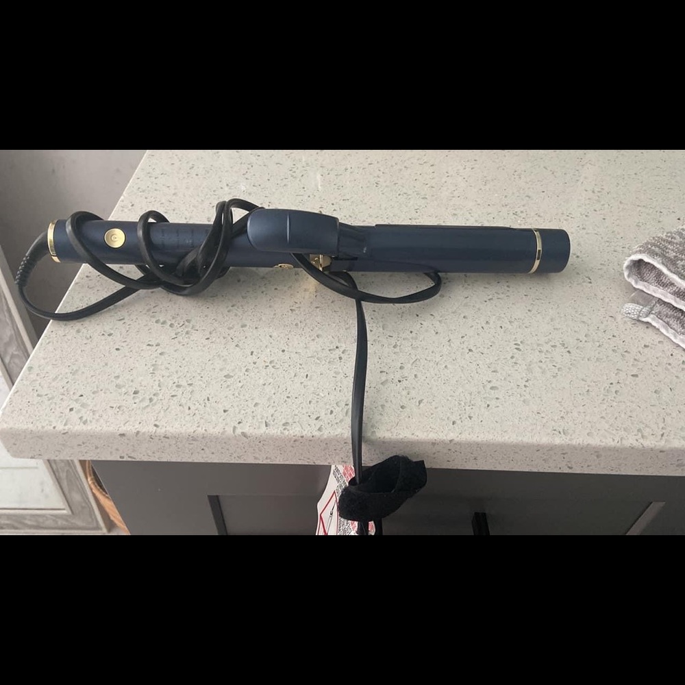 T3 1 1/2 in curling iron